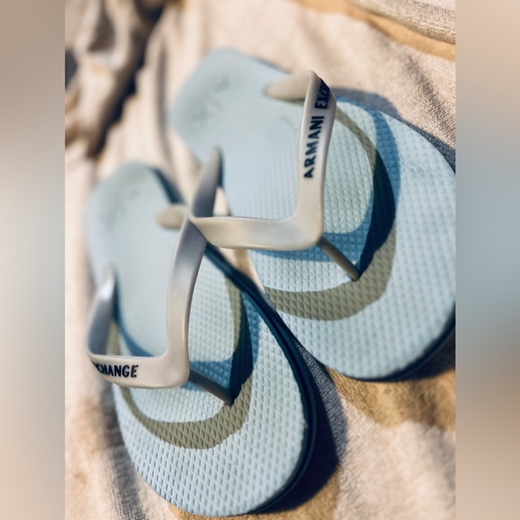 ARMANI EXCHANGE FLIP FLOPS SIZE 10 (doesn't have to be a size bigger) - Picture 3 of 4